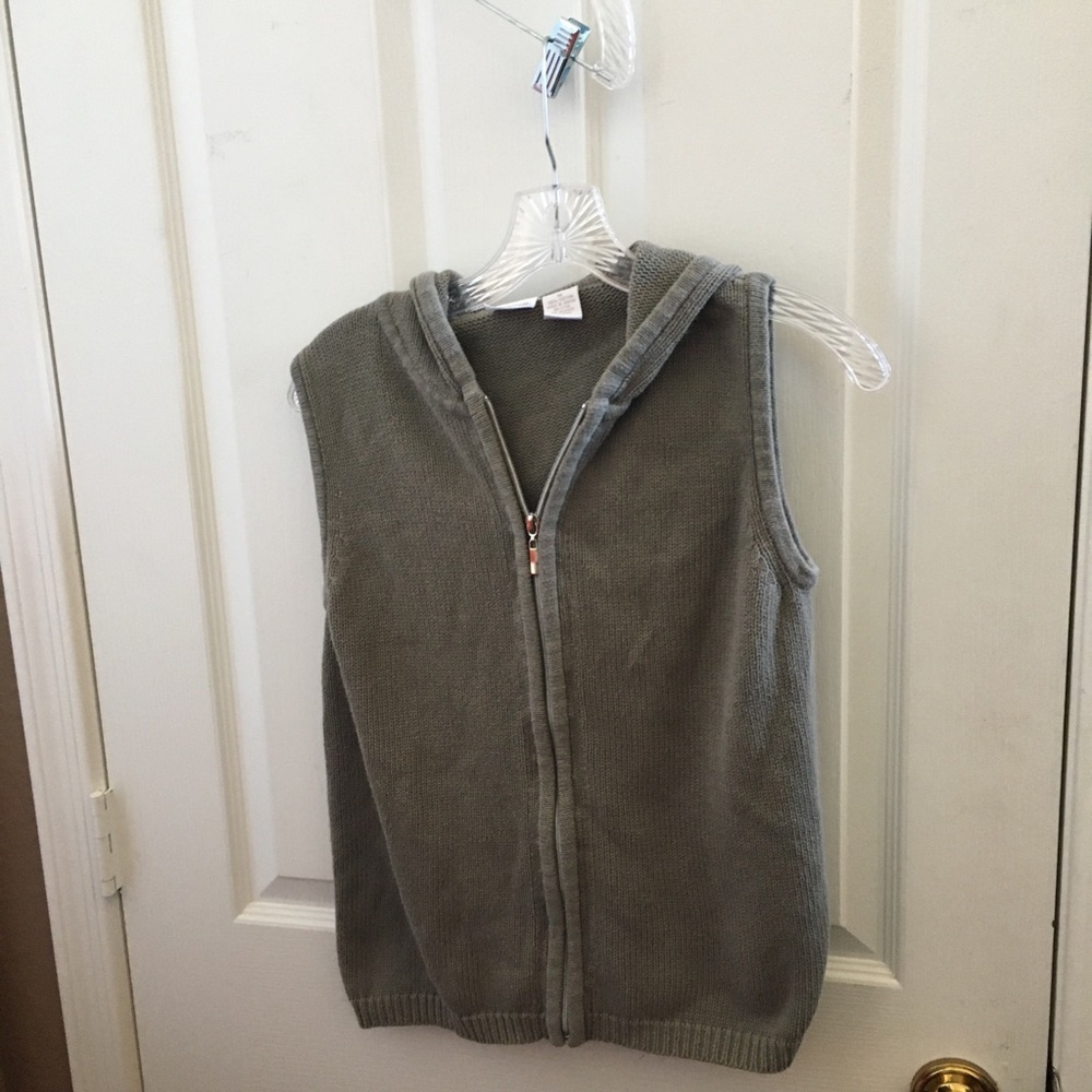 FINAL MARKDOWN Cherokee zip front hooded vest medium